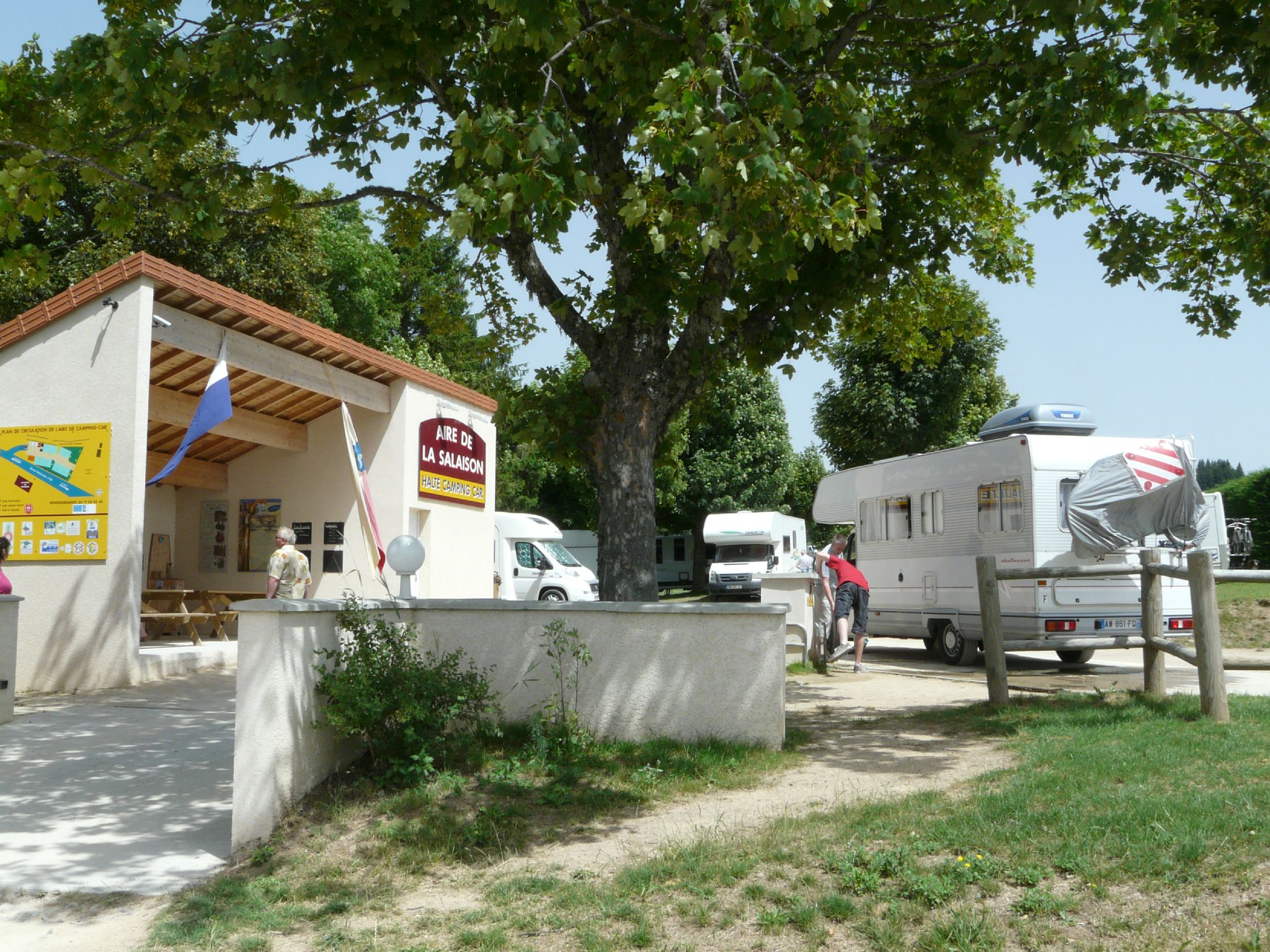 Aire-de-Camping-Car-Pradelles