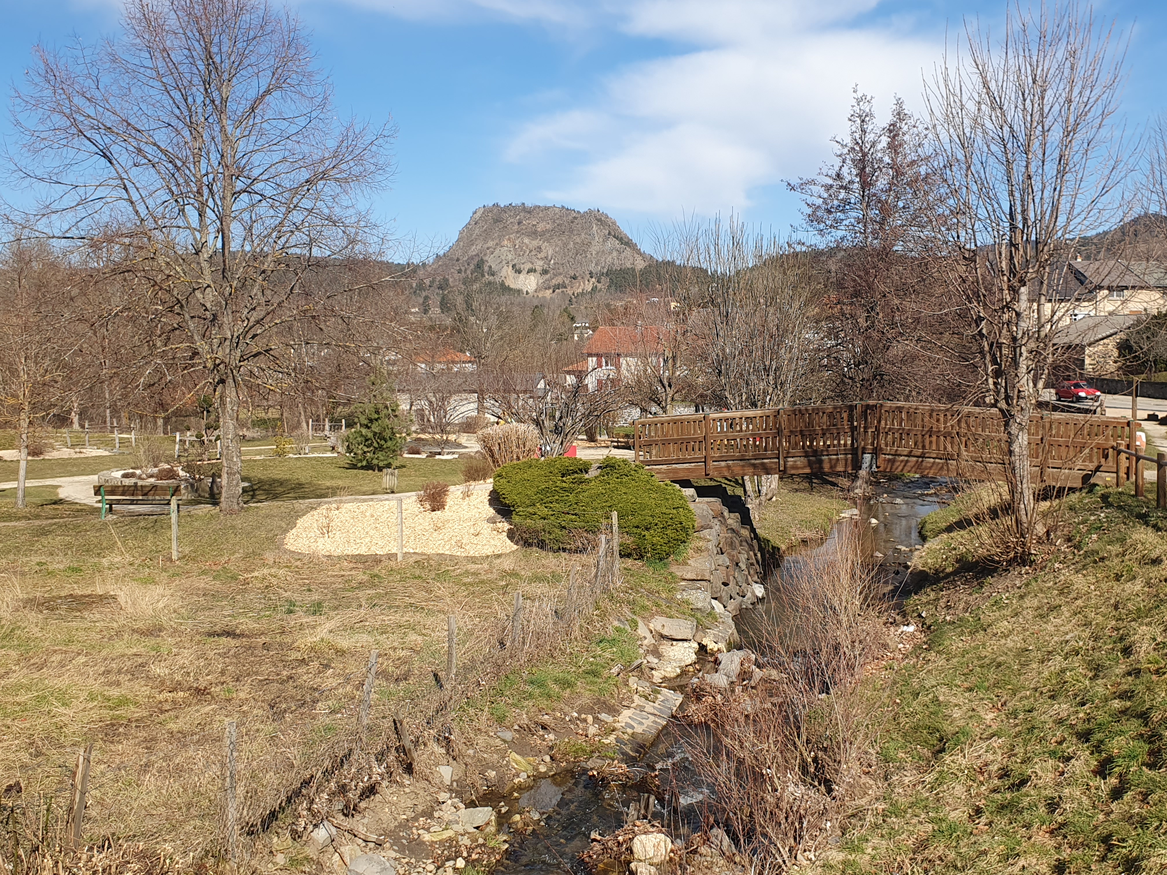 Aire de Camping-Car_Saint-Julien-Chapteuil