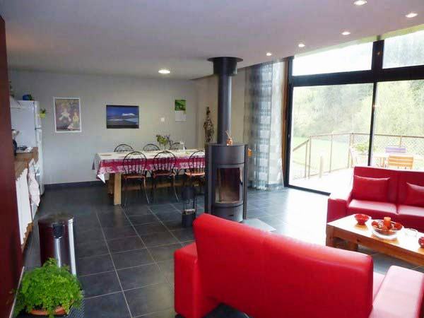 Pièce principale : cuisine, salon, salle à manger