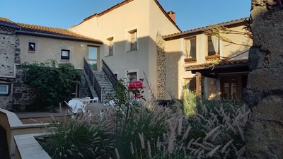 cour des gîtes de l'Eglise