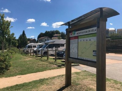 aire de camping car Montfaucon en Velay